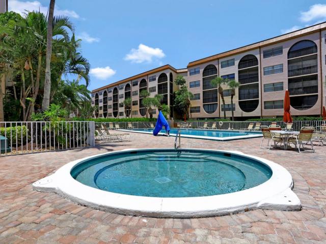 hot tub at condo rental